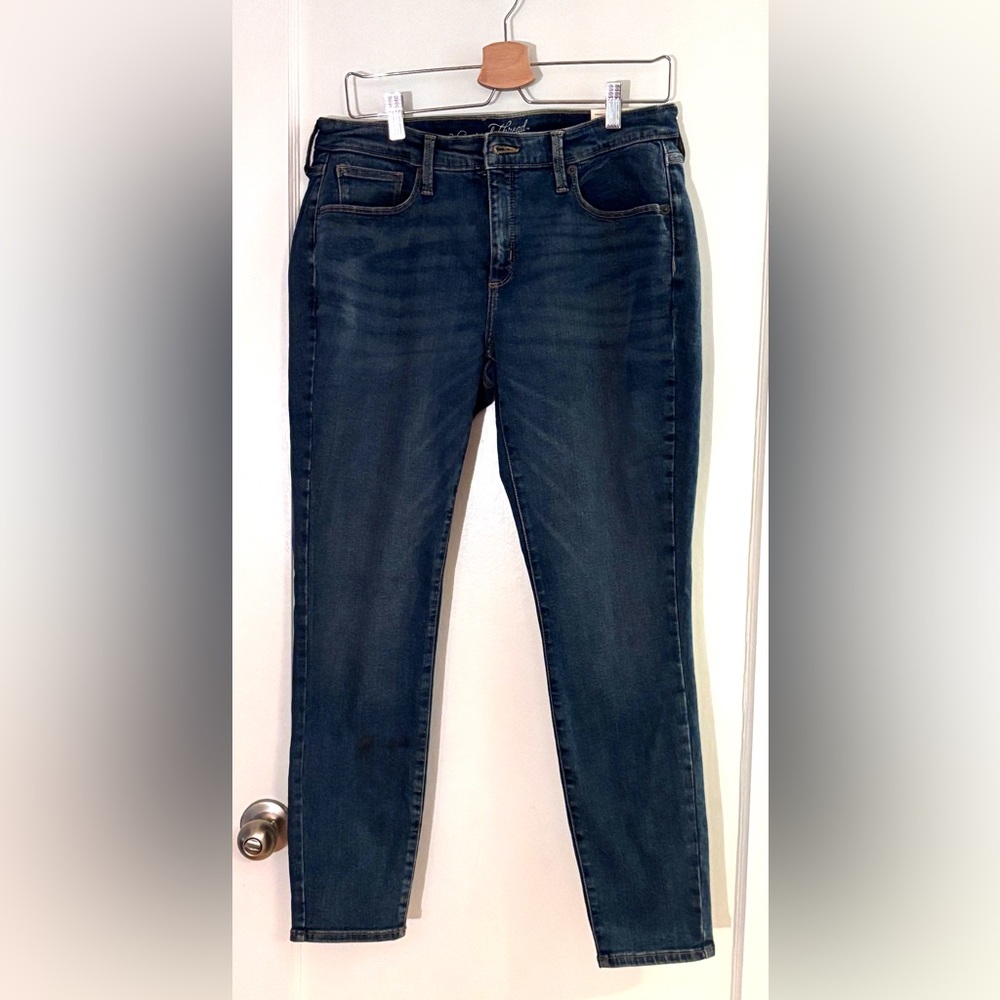 Universal Thread Blue Curvy Skinny Jeans with Subtle Fading